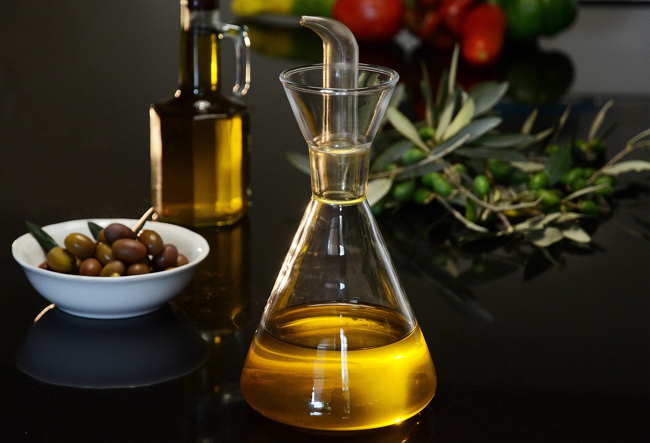Extra Virgin Olive Oil 4403217 1280 (1)