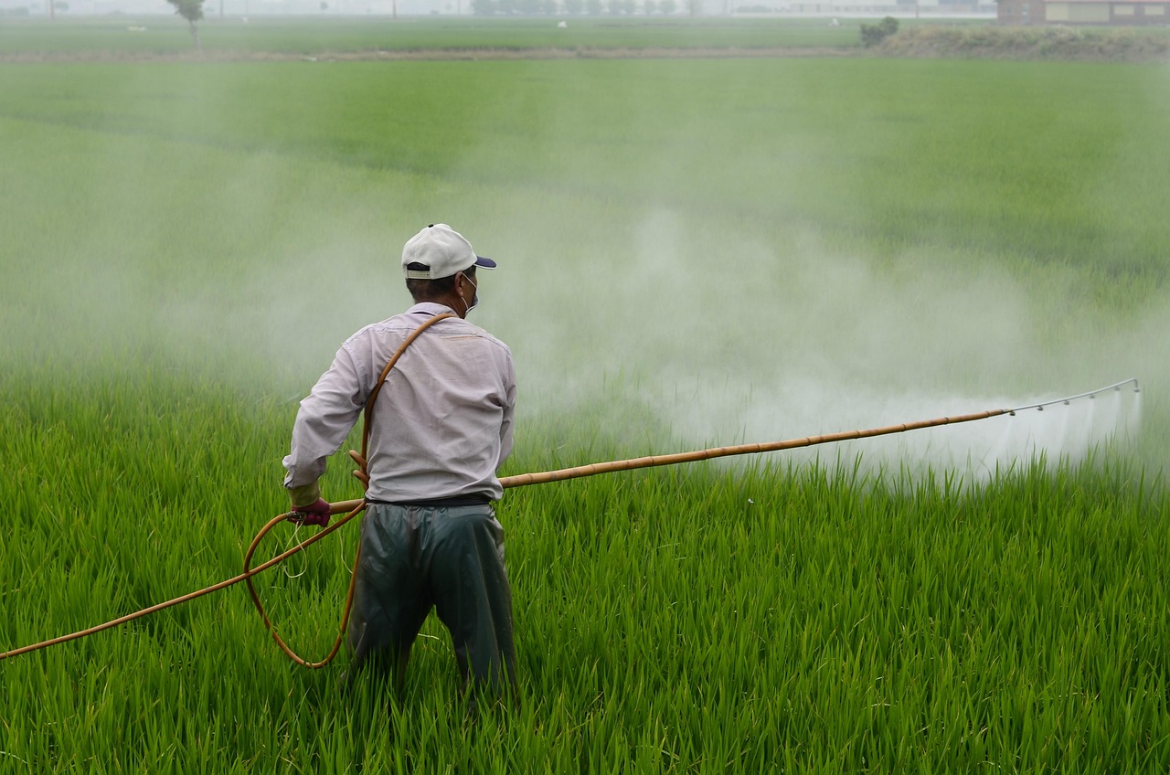 Herbicide 587589 1280 (1)