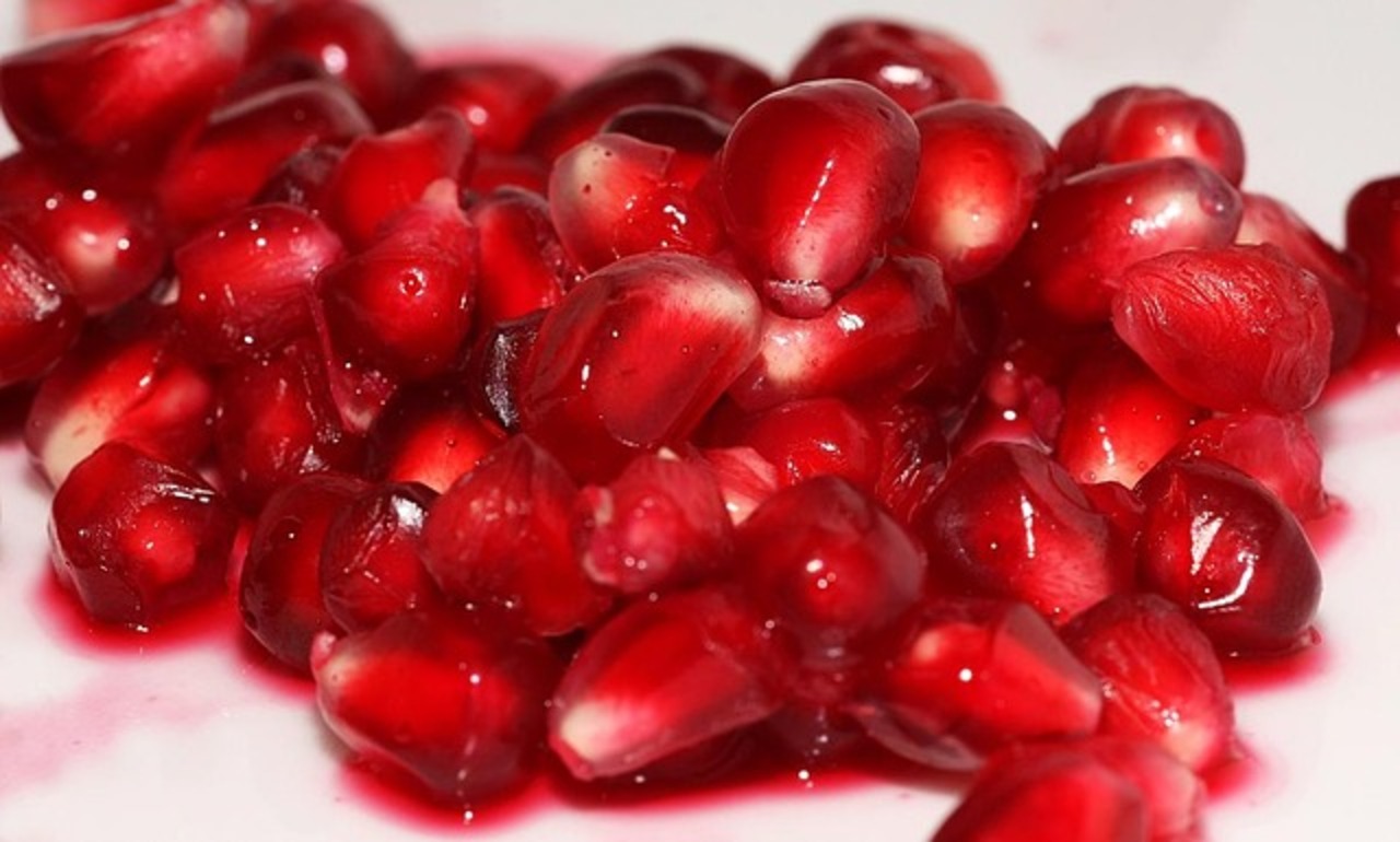 Pomegranate 74256 640 (1)